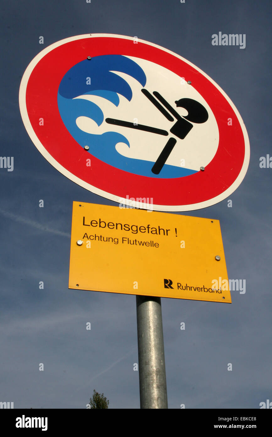 Warnzeichen für Flutwelle, Deutschland, Nordrhein-Westfalen Stockfoto