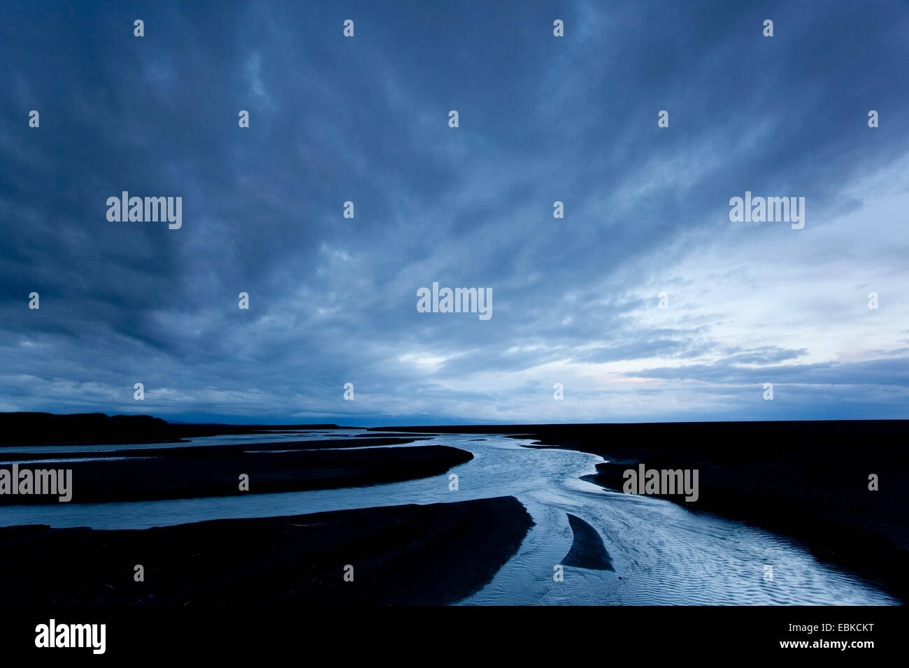 stimmungsvolle Himmel über Gletscher Abfluss River Island, Skogar Stockfoto