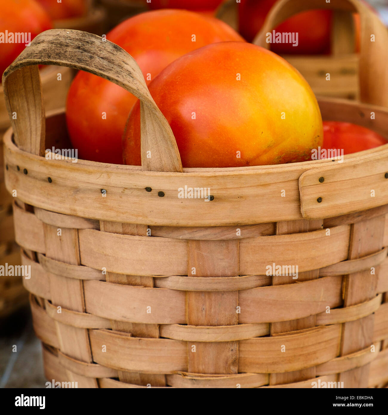 Urtomaten im Karton Stockfoto