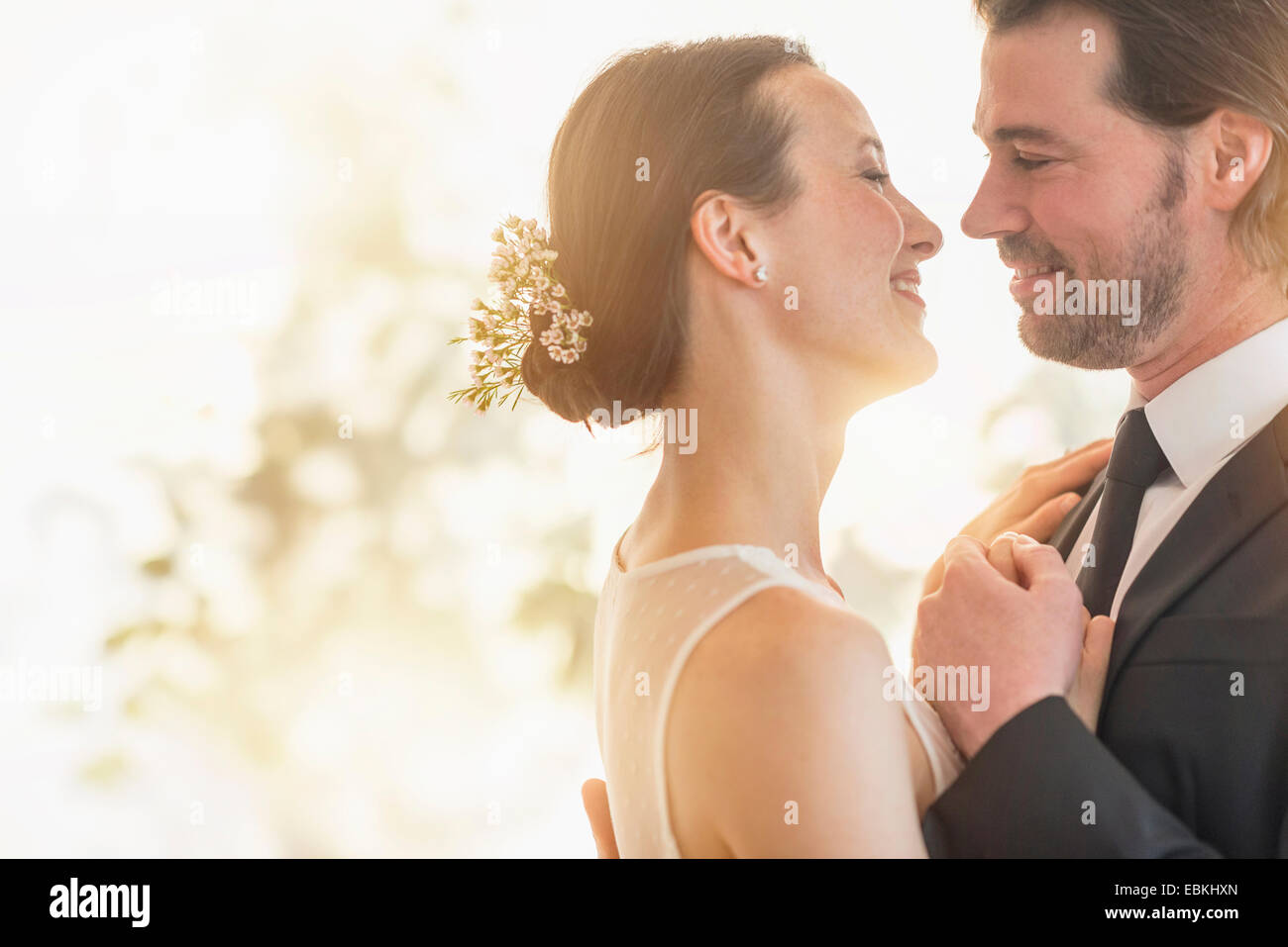 Braut und Bräutigam tanzen Stockfoto