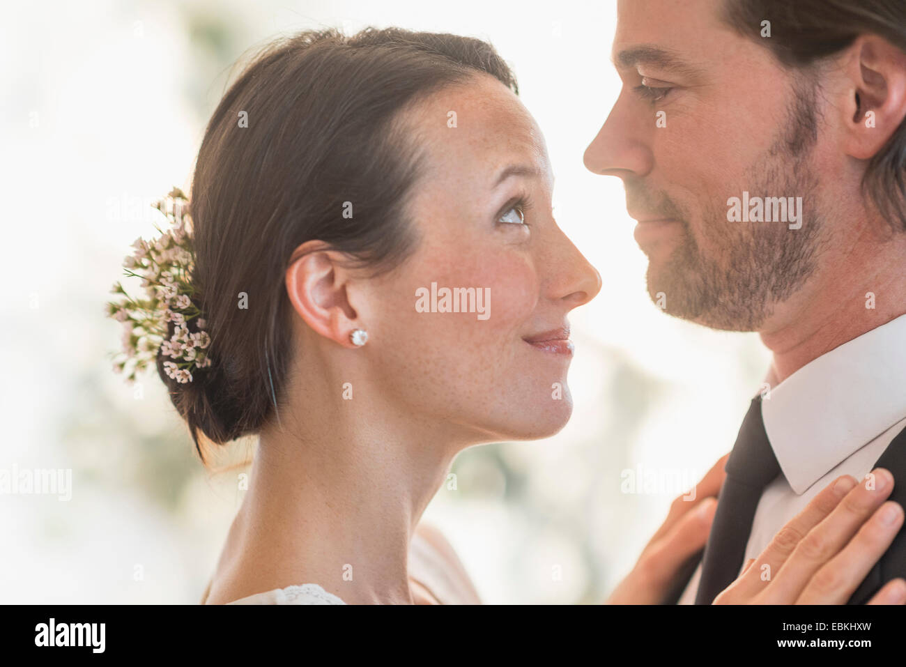 Braut und Bräutigam ihre Hochzeit feiern Stockfoto