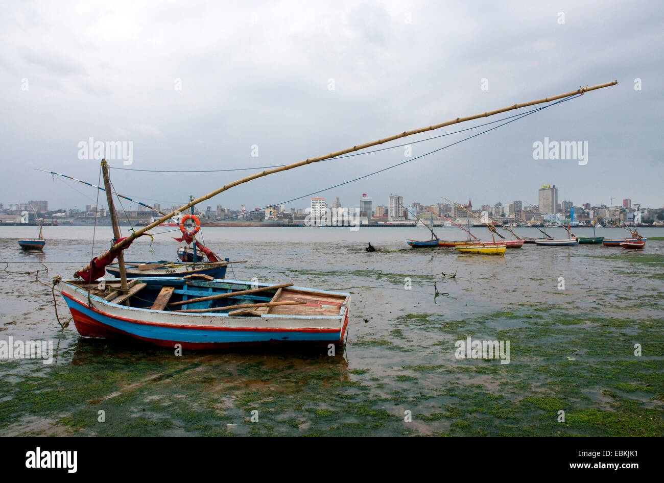 Angelboote/Fischerboote in der Bucht Katembe Hafen, Mosambik Maputo Stockfoto