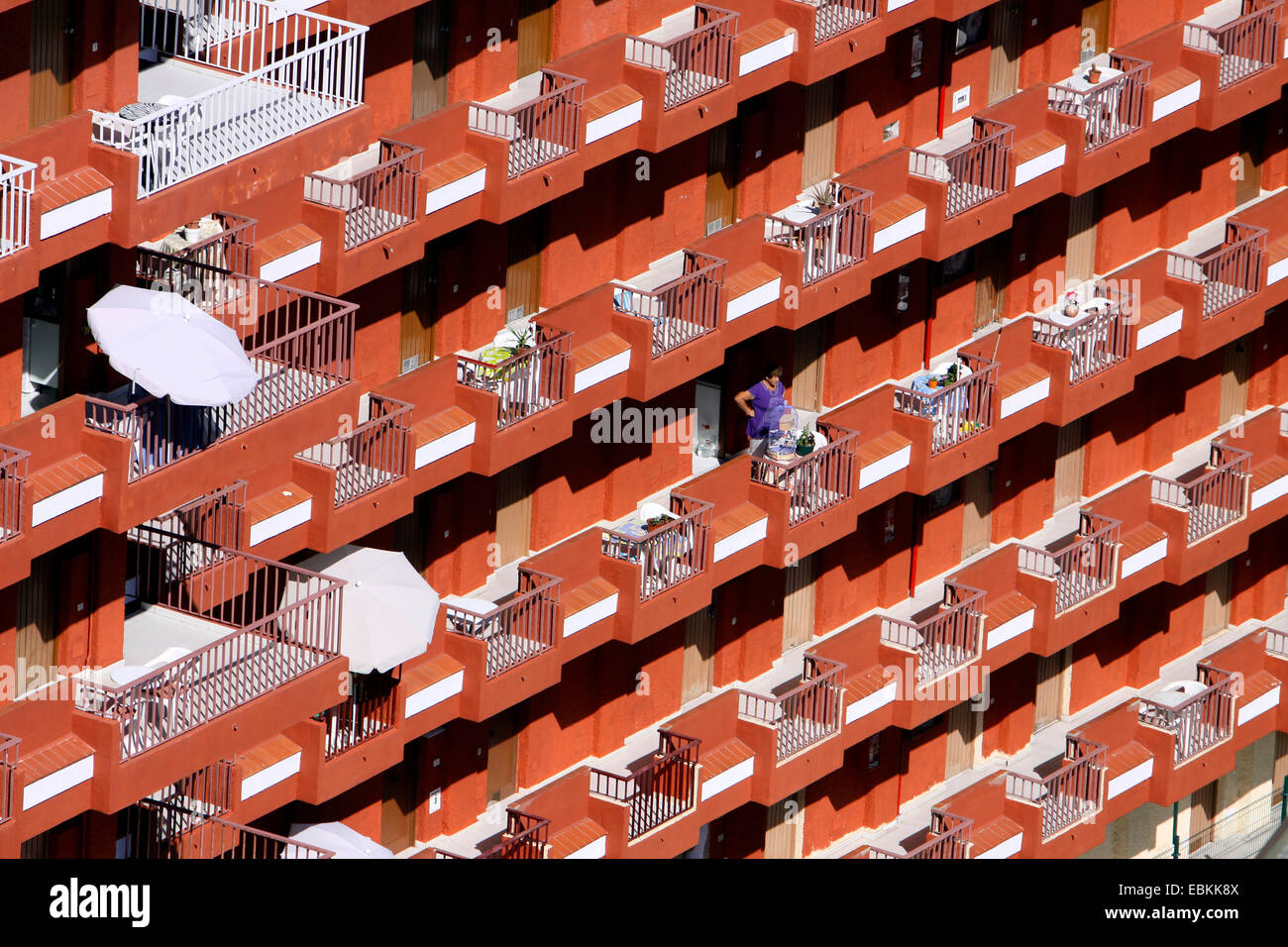 monotone Fassade mit Balkonen eines High-Rise Hotels, Spanien, Kanarische Inseln, Puerto De La Cruz Stockfoto