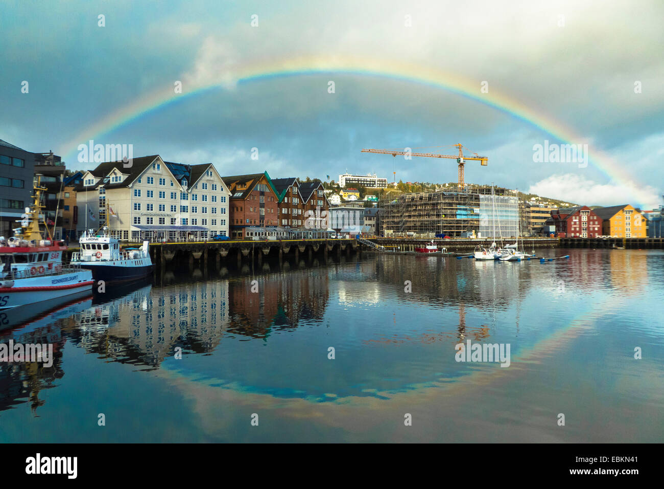 Regenbogen-Reflexion in Tromsø, Norwegen, Troms, Tromso Stockfoto