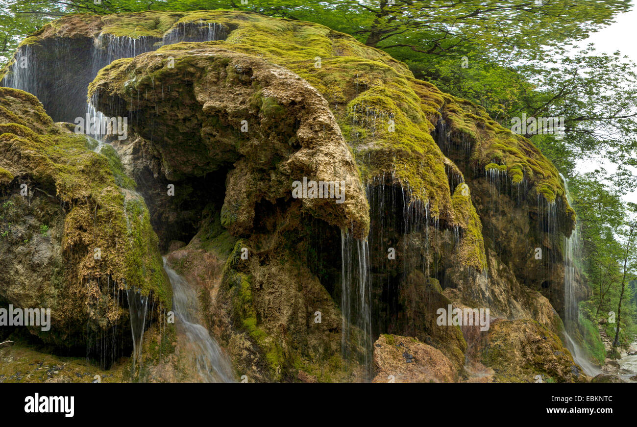 die malerischen Schleierfaelle in Fluss gebildet Ammer Limescales, Deutschland, Bayern Stockfoto