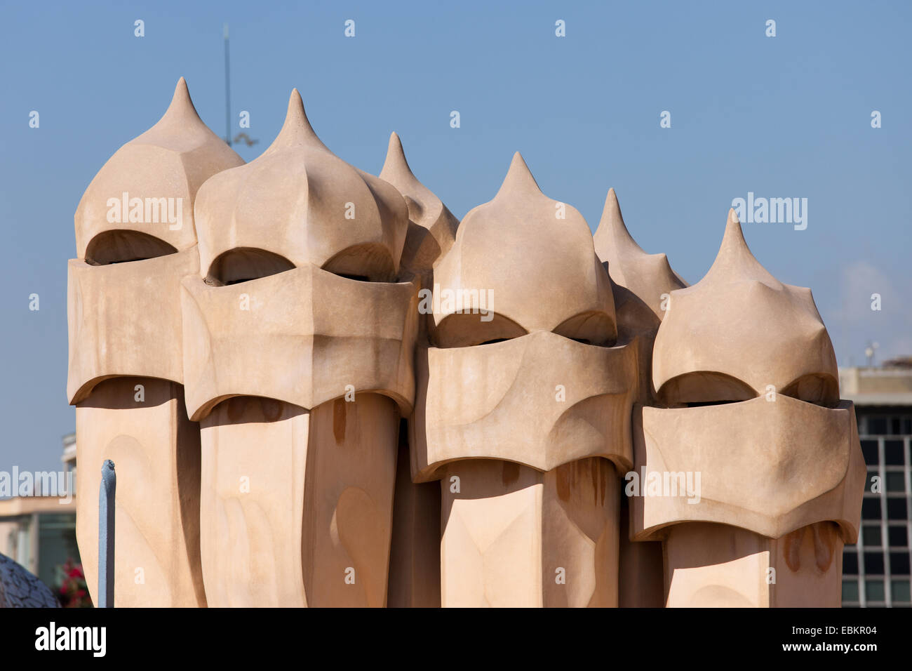 Casa Mila abstrakte Form Schornsteine von Antoni Gaudi in Barcelona, Katalonien, Spanien. Stockfoto