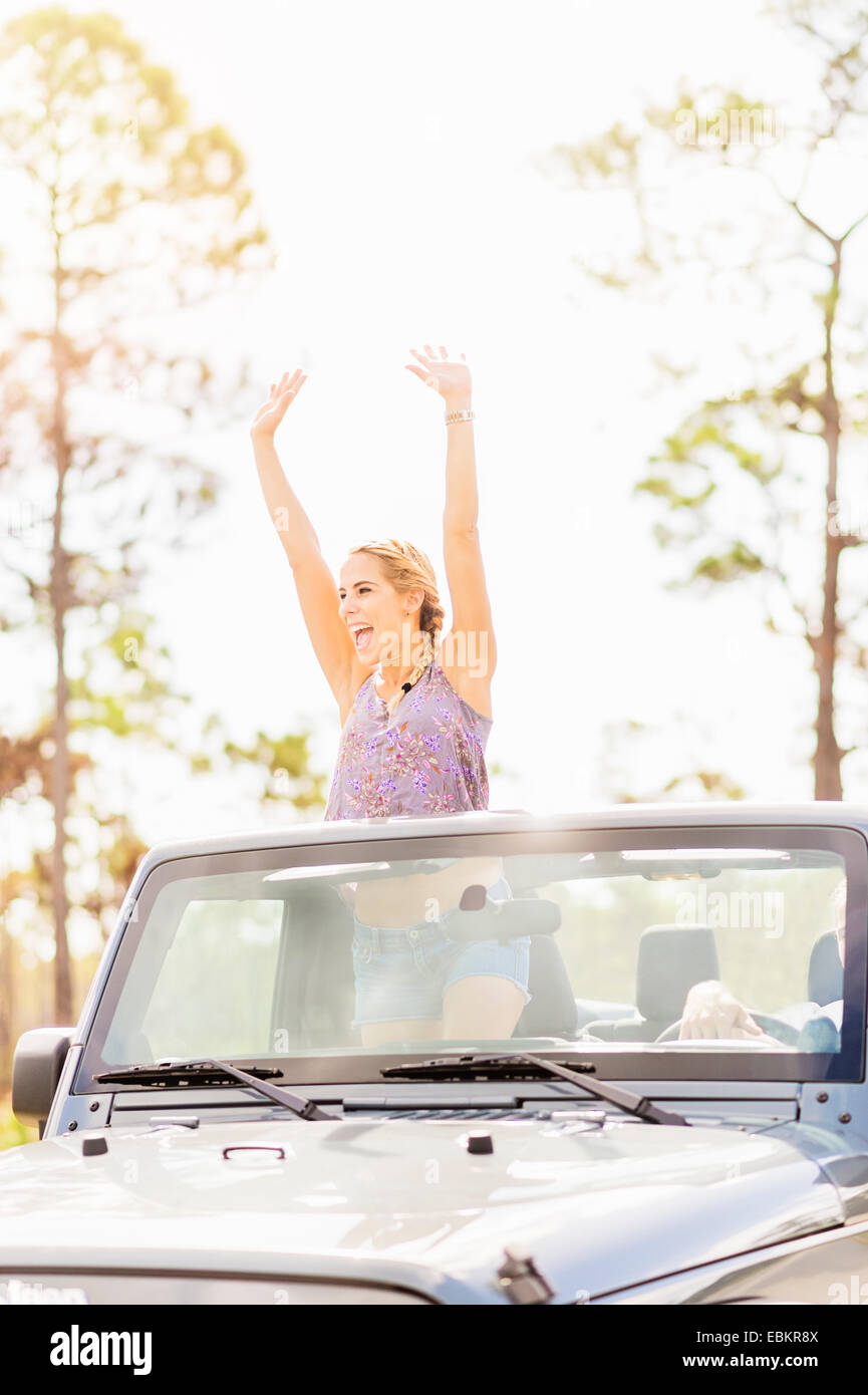 USA, Florida, Tequesta, paar im Auto Stockfoto