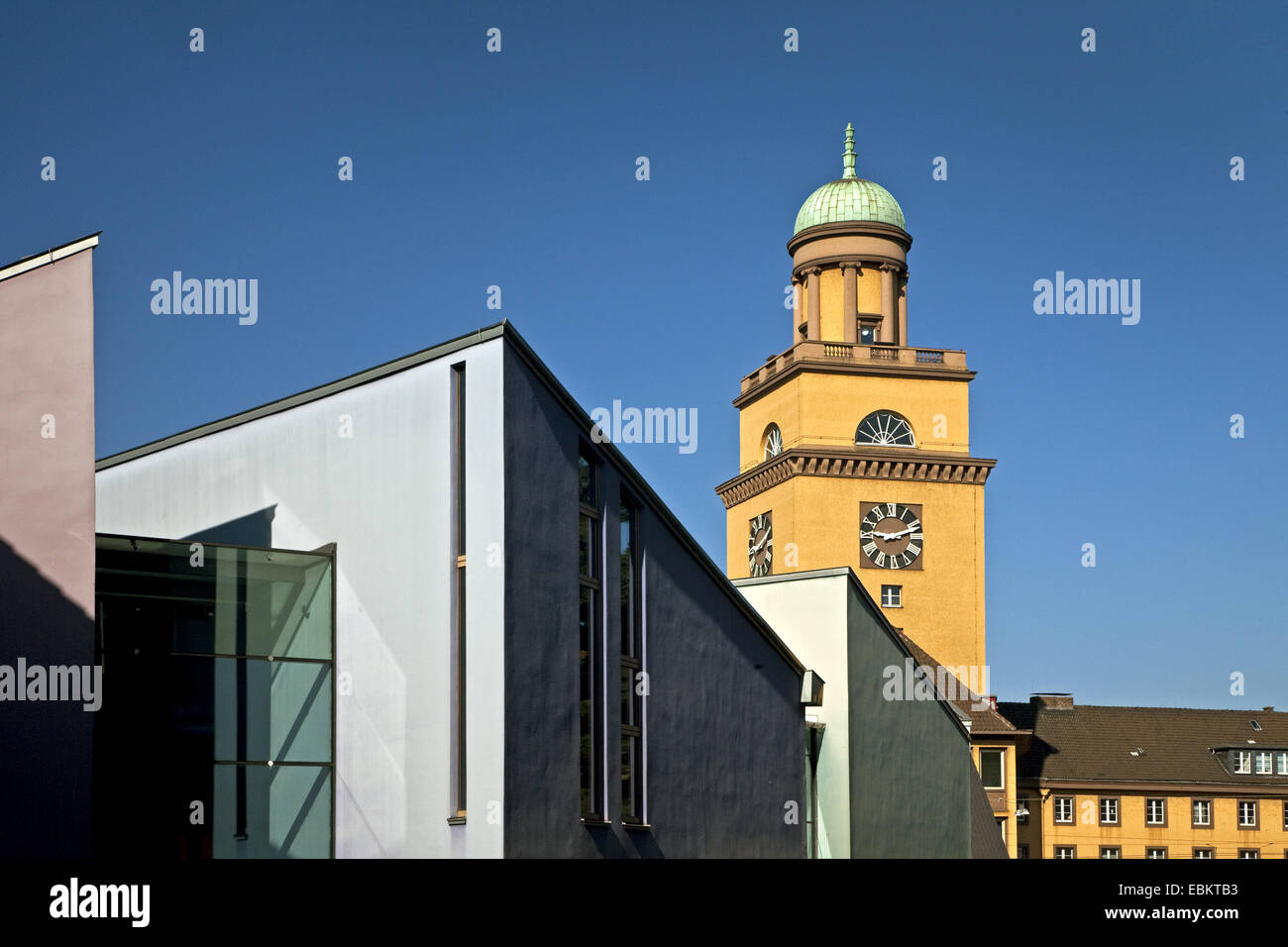 Rathausturm und Johannis Zentrum, Deutschland, Nordrhein-Westfalen, Ruhrgebiet, Witten Stockfoto