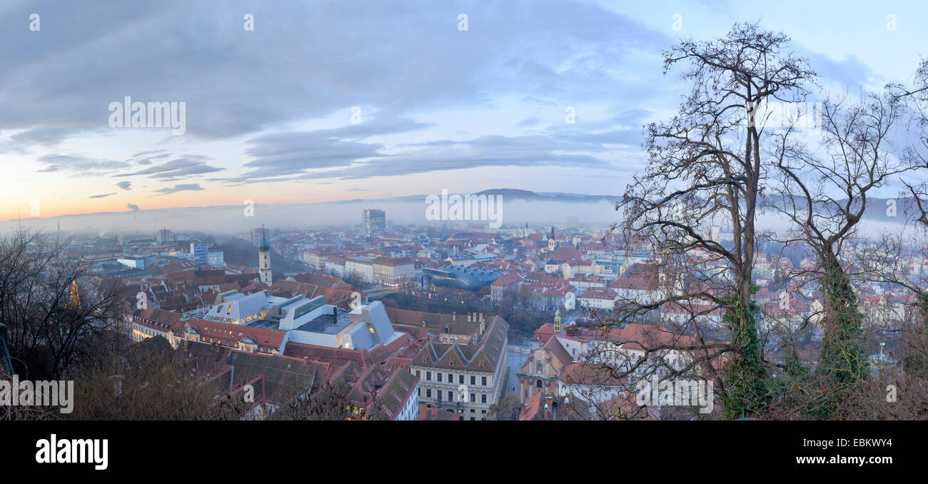 Blick auf Graz im Winter, Österreich, Steiermark, Graz Stockfoto