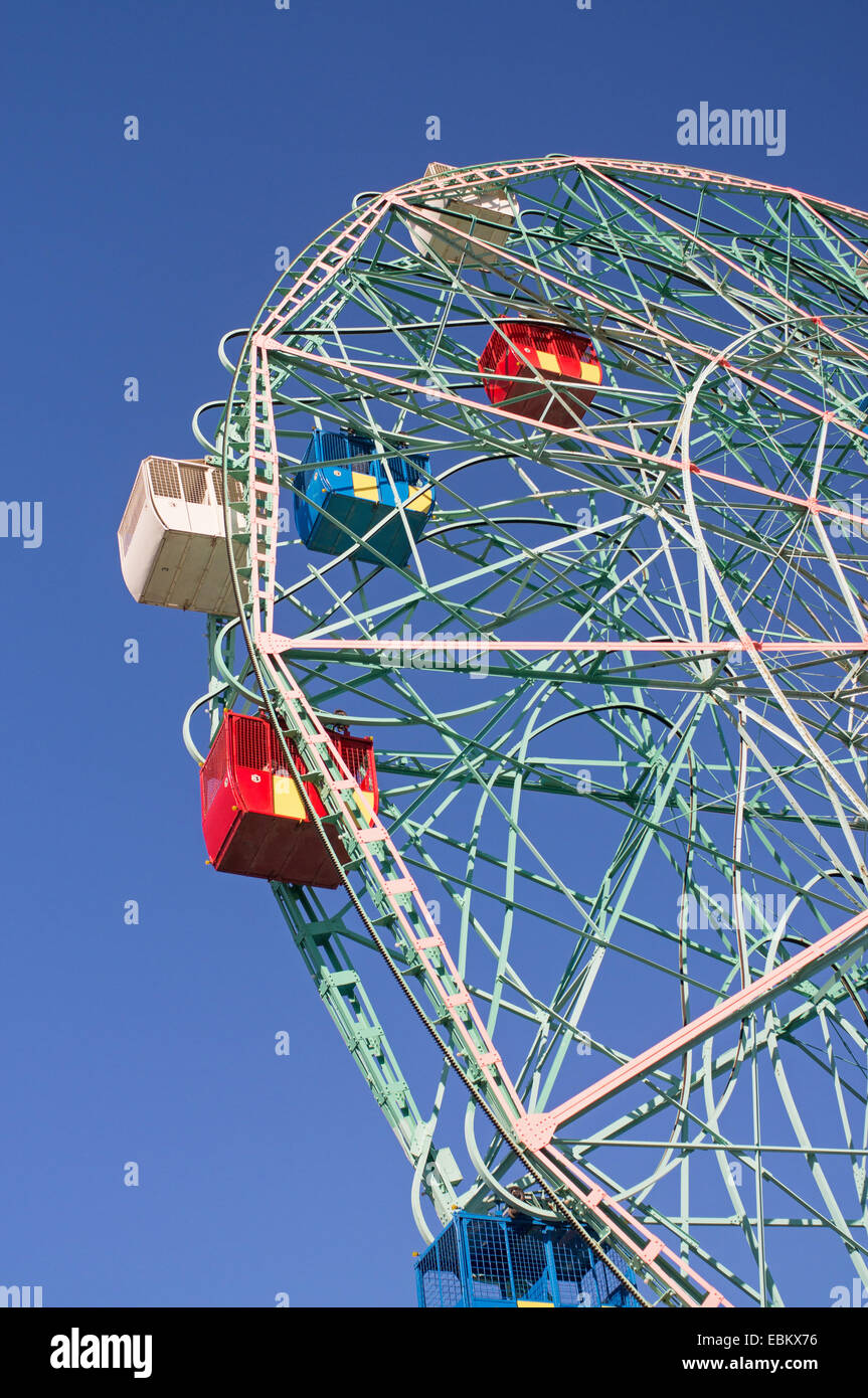 Wonder Wheel, exzentrische Riesenrad am Deno Vergnügungspark auf Coney Island, NYC, USA Stockfoto