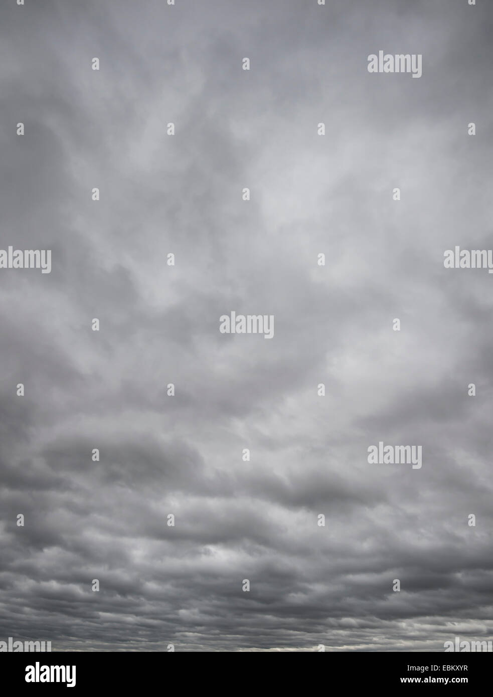 Graue Gewitterwolken Stockfoto