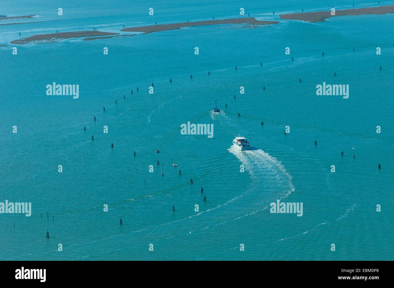 Luftaufnahme der Wasserkanal für Boote in der Lagune in der Nähe von San Giacomo in Sehenswürdigkeiten Insel Venedig Lagune, Italien, Europa Stockfoto