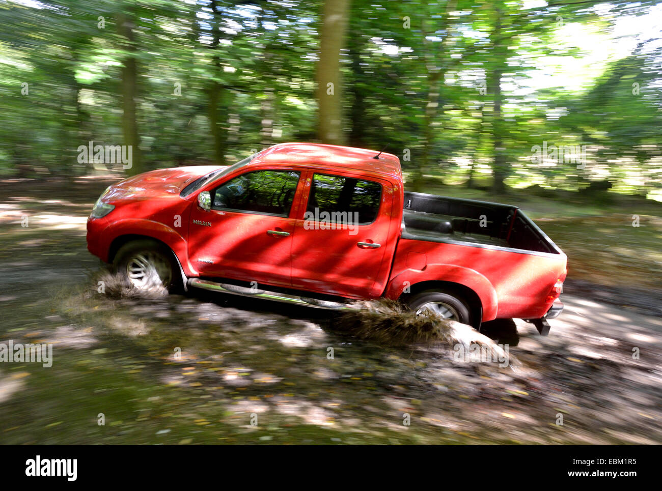 2012 Toyota Hilux unbesiegbar 4 Radantrieb LKW fahren abseits der Straßen abholen Stockfoto