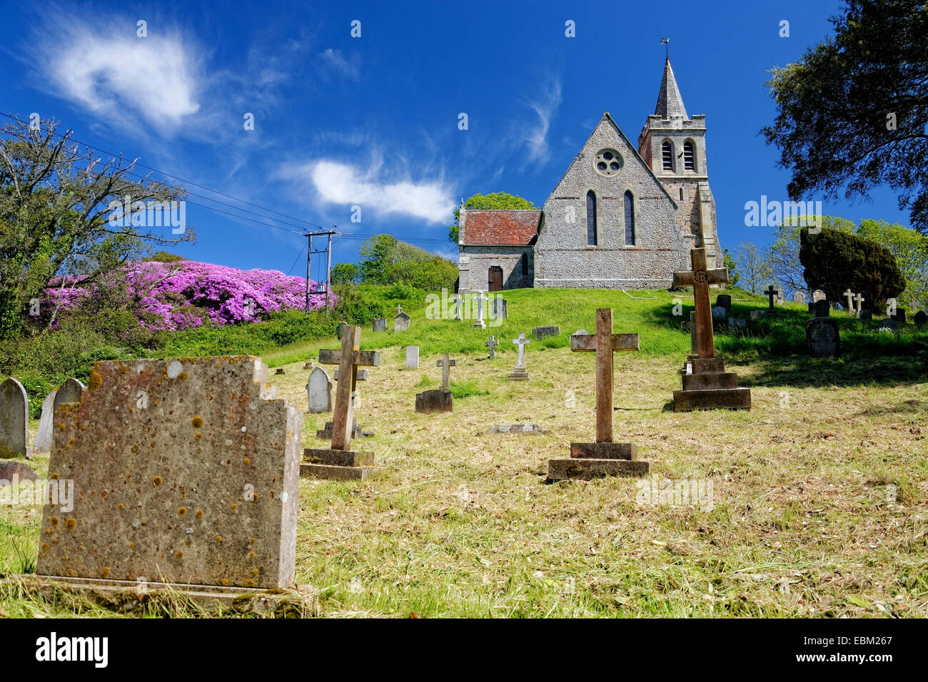 Blick auf den Hügel, Str. Marys Kirche, kreuzt Brook, Isle Of Wight mit im Vordergrund. Stockfoto
