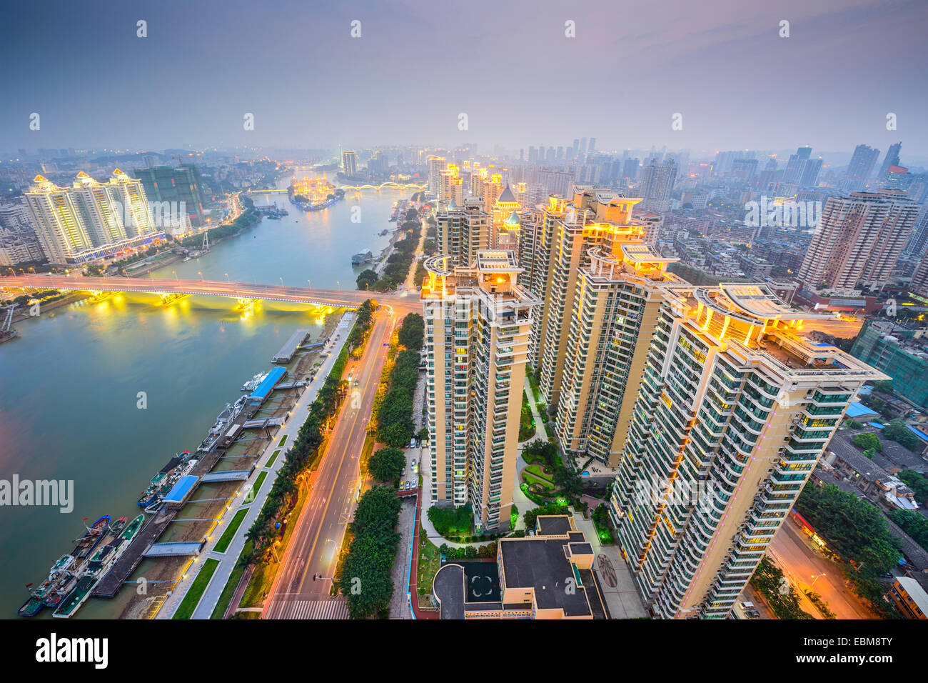 Fuzhou, China Stadtbild mit Blick auf die Ming-Fluss. Stockfoto