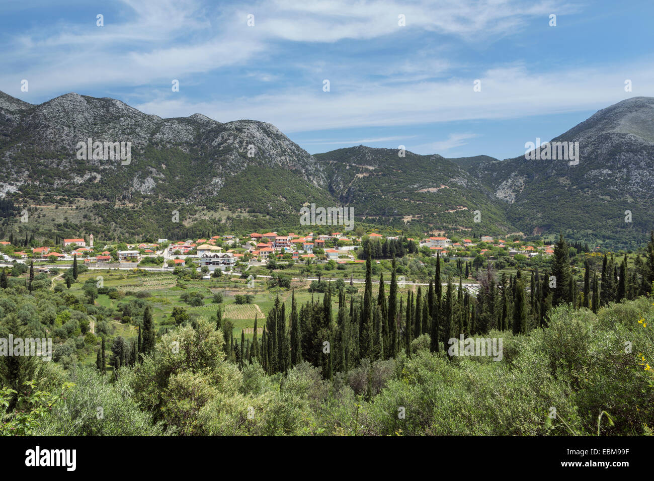 Die schönen griechischen Dorf Agios Nikolaos sitzt in den Bergen, Kefalonia. Stockfoto