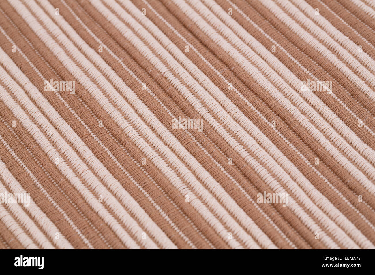 Braune und weiße gestrickte Tuch als Hintergrund. Stockfoto