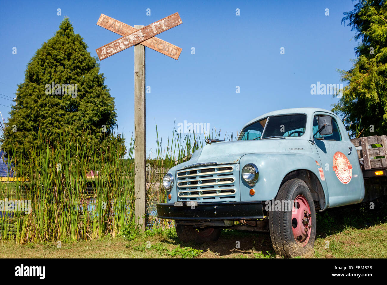 Clermont Florida, Vitrine von Citrus, antiker LKW, Bauernhof, Obstgarten, Orange, Studebaker, Besucher reisen Reise touristischer Tourismus Wahrzeichen cul Stockfoto