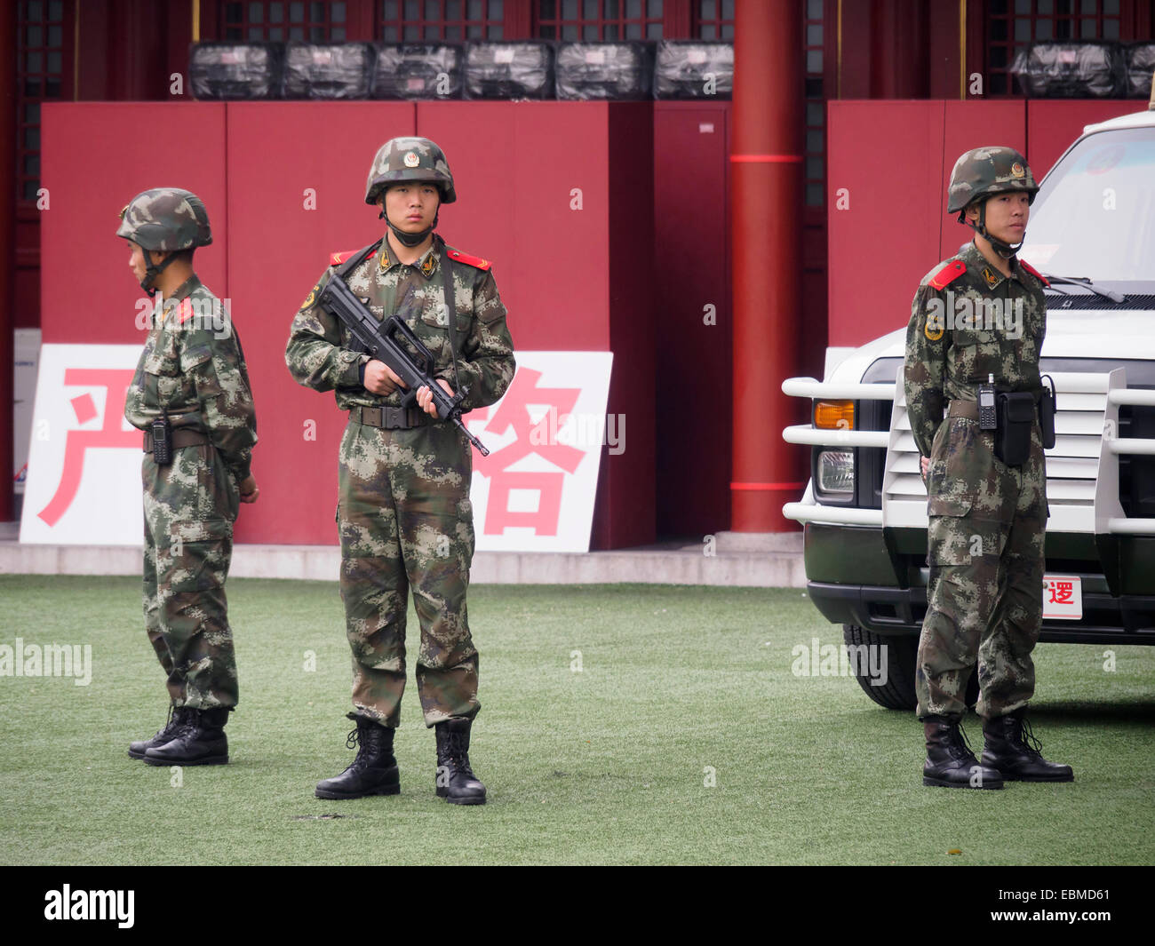 Chinesische Armeesoldaten Wachposten Stockfoto