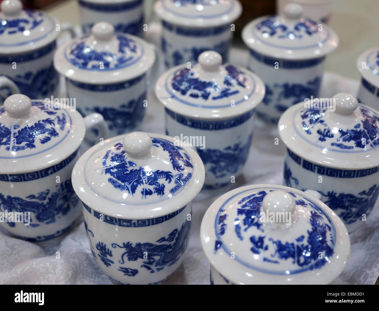 Reich verzierte chinesische Tee-Set Tassen Stockfoto