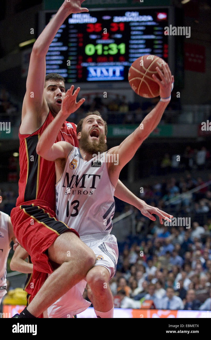 Real Madrid besiegt CAI Zaragoza 78-70 im ersten Quartal letzten Spiel der Liga ACB im Palacio de Los Deportes. Dieser Sieg Real Madrid bewegt sich in einen Punkt für das Halbfinale qualifizieren.  Mitwirkende: Sergio Rodriguez Where: Madrid, Spanien wenn: Stockfoto Real Madrid besiegt CAI Zaragoza 78-70 im ersten Quartal letzten Spiel der Liga ACB im Palacio de Los Deportes. Dieser Sieg Real Madrid bewegt sich in einen Punkt für das Halbfinale qualifizieren.  Mitwirkende: Sergio Rodriguez Where: Madrid, Spanien wenn: Stockfoto