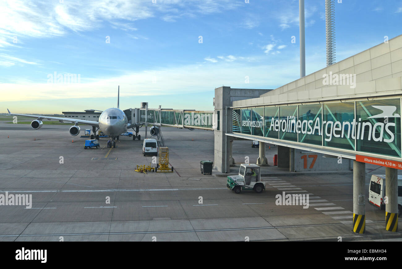 Airbus A340 Flugzeug Aerolinas Argentiniens geparkt in Ezeira ...