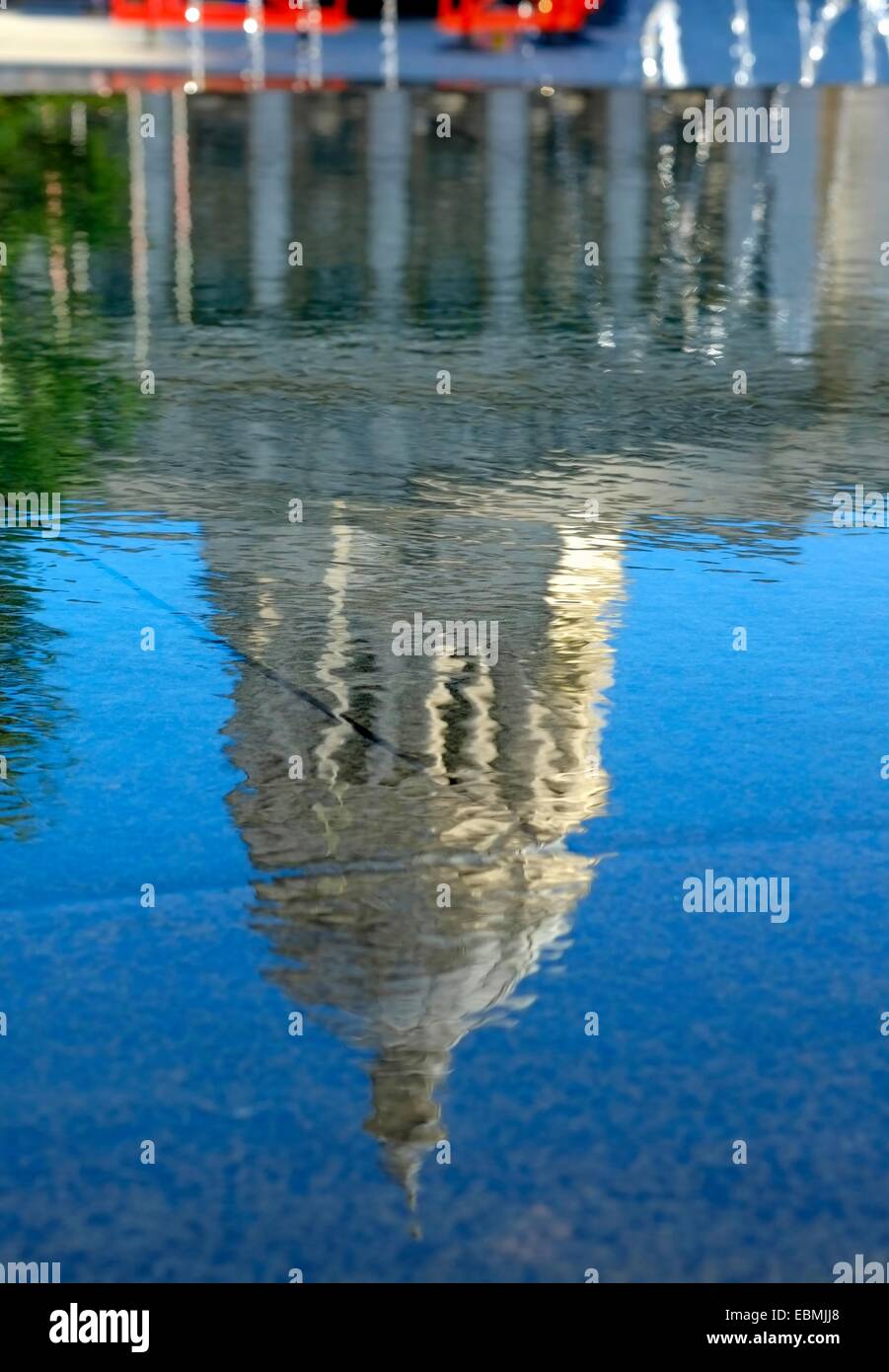 Die Nottingham Rat-Haus spiegelt sich in den Brunnen Wasserspiel England UK Stockfoto