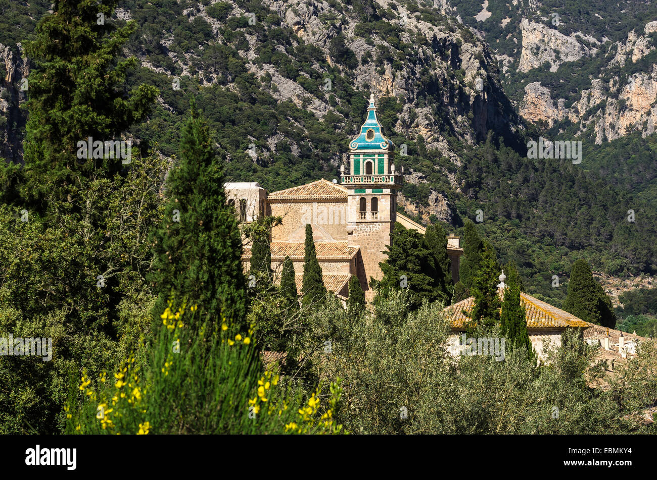 Stadtbild mit der Kartause oder das königliche Kartäuser Kloster von Valldemossa, Valldemossa, Balearische Inseln, Spanien Stockfoto