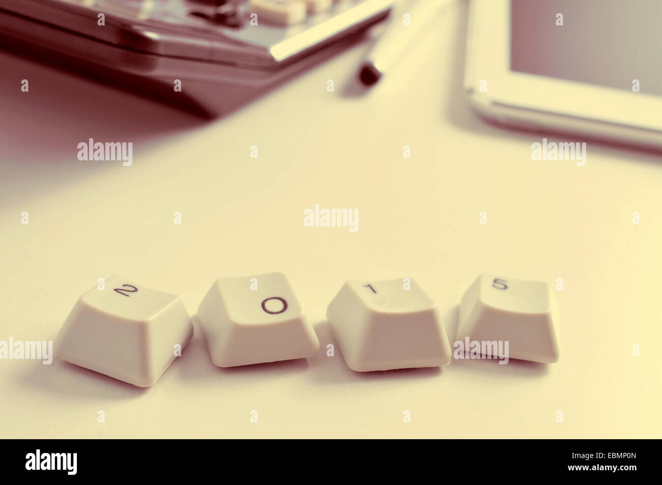 Tasten einer Tastatur bilden 2015, als das neue Jahr auf einem Schreibtisch Stockfoto