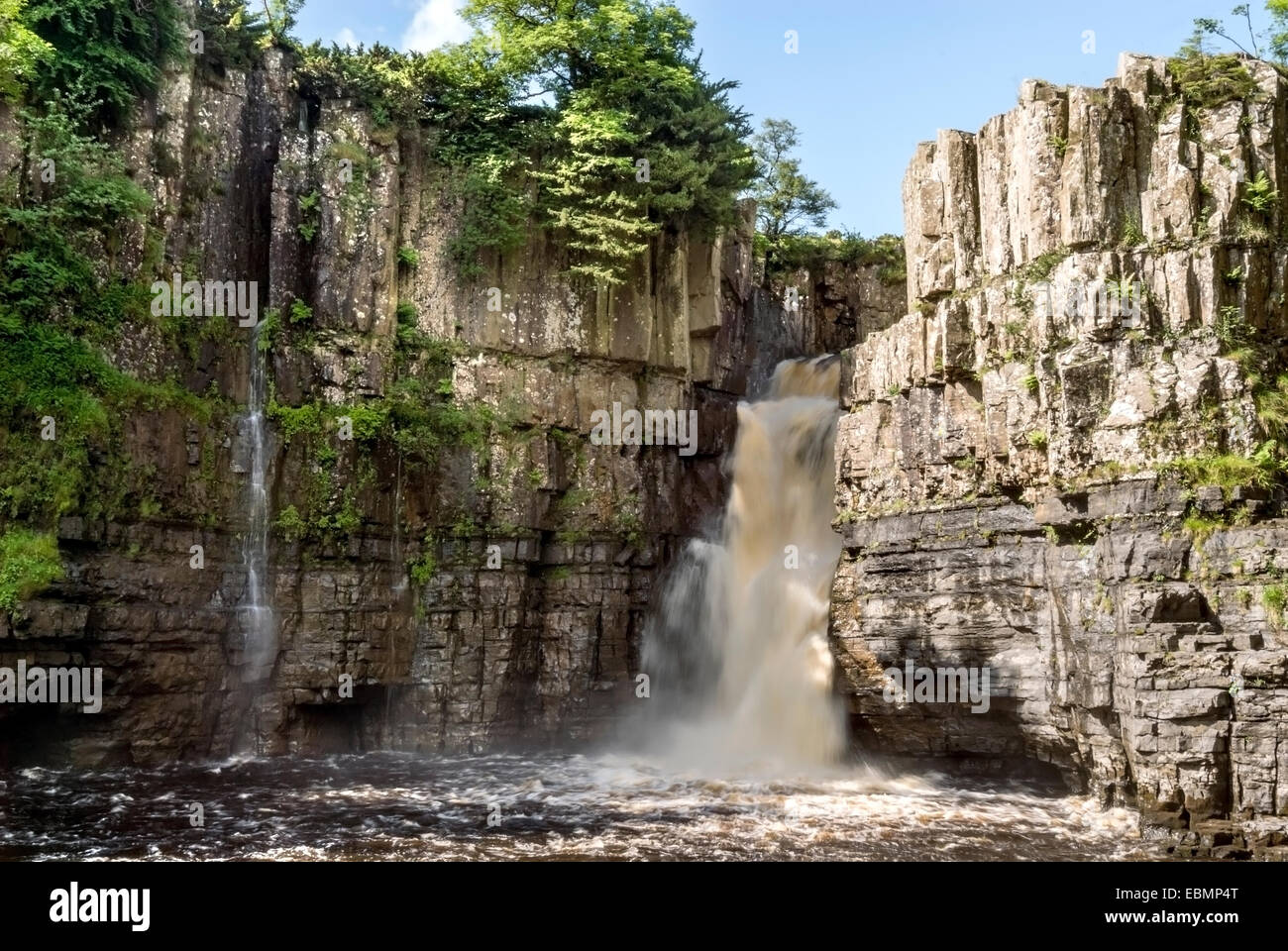 Hohe Kraft, einer von Englands berühmten Wasserfall im Wald-in-Teesdale, Nord-England Stockfoto