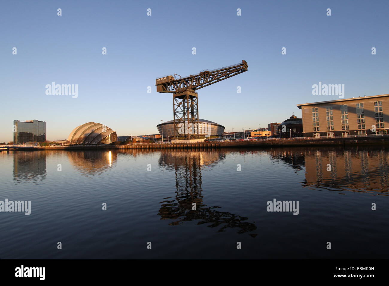 Gürteltier, Hydro und Finnieston Kran Glasgow Schottland Dezember 2014 Stockfoto