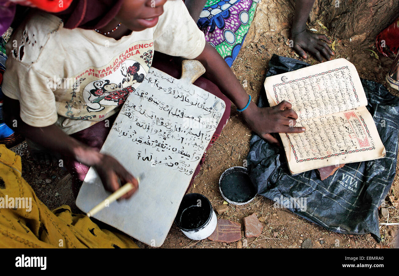 Kinder im Koran Unterricht, Garoua, Nord Region, Kamerun Stockfoto