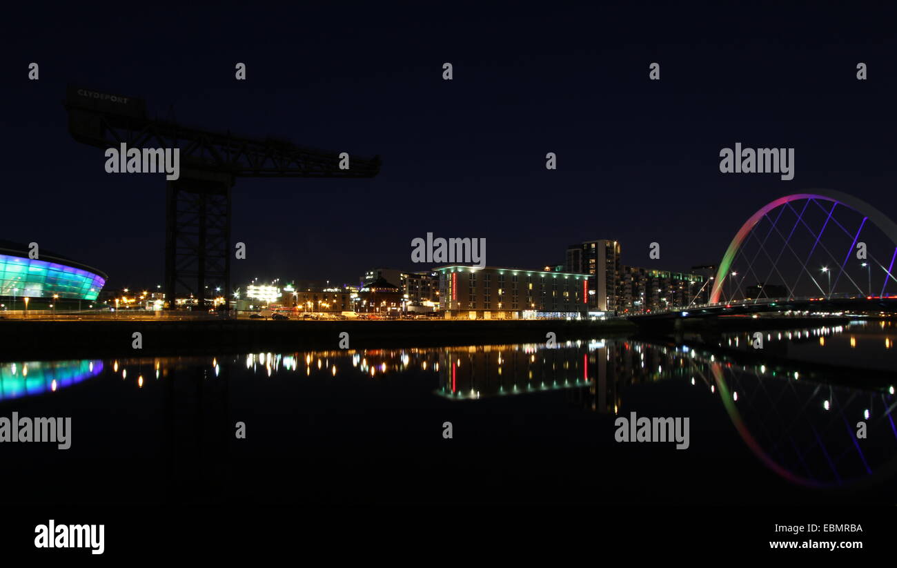 Die hydro finnieston Kran und Clyde Arc bei Nacht Glasgow Schottland Dezember 2014 Stockfoto