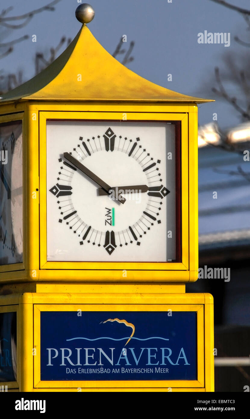 Gelbe Uhr mit deutschen Werbung Stockfotografie - Alamy