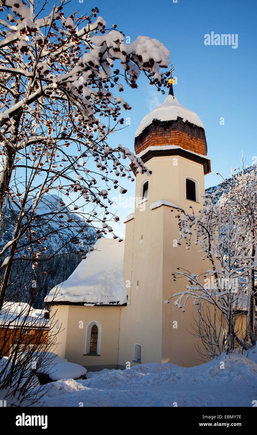 Alte Kirche in Zug Skigebiet, Österreich Stockfoto