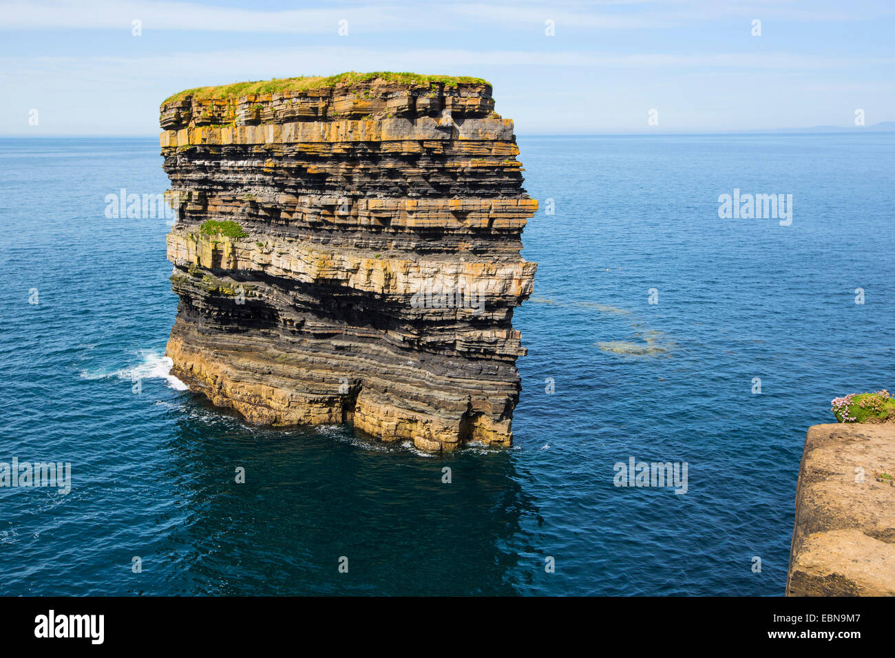 Dun Briste, Fort in Downpatrick Head, Irland, County Mayo, Ballycastle gebrochen Stockfoto Dun Briste, Fort in Downpatrick Head, Irland, County Mayo, Ballycastle gebrochen Stockfoto