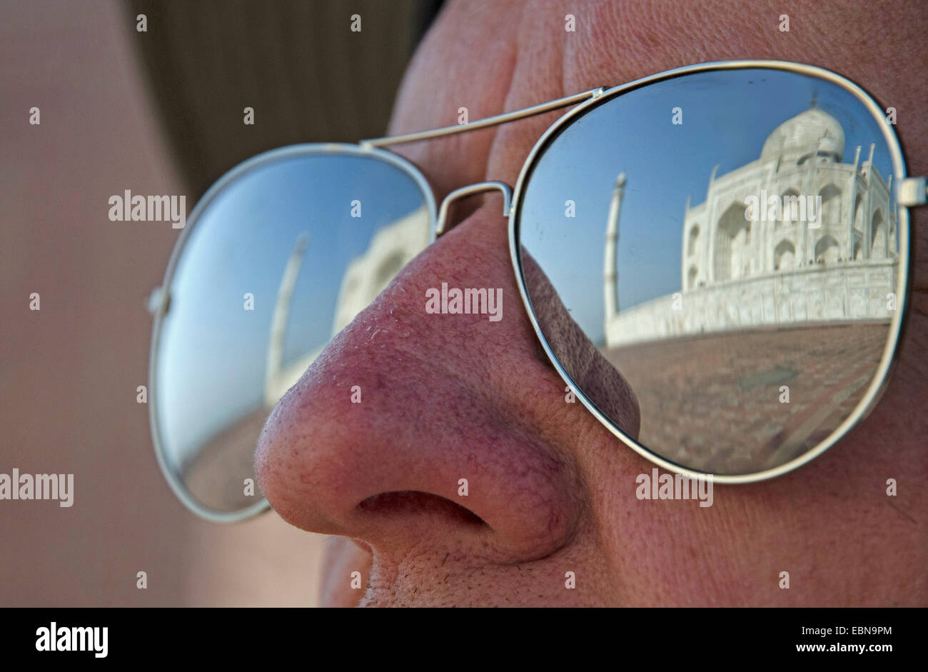 Reflexion des Taj Mahal in Touristen Sonnenbrille, Agra, Indien, Indien Stockfoto