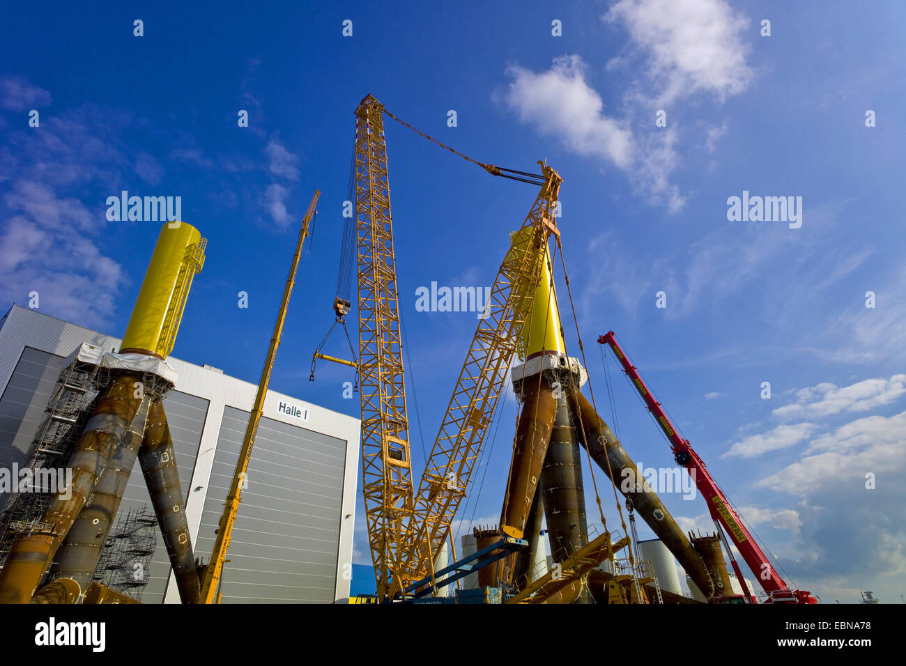 Herstellung von Stativen für Wind-Turbinen, Deutschland, Bremerhaven Stockfoto