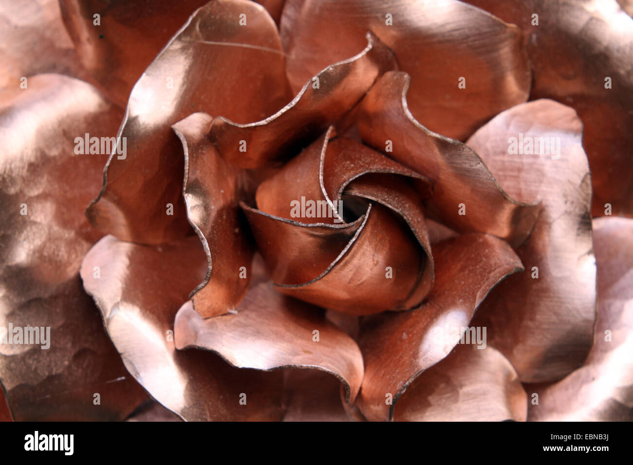 Nachahmung einer Rose mit Kupfer Stockfoto