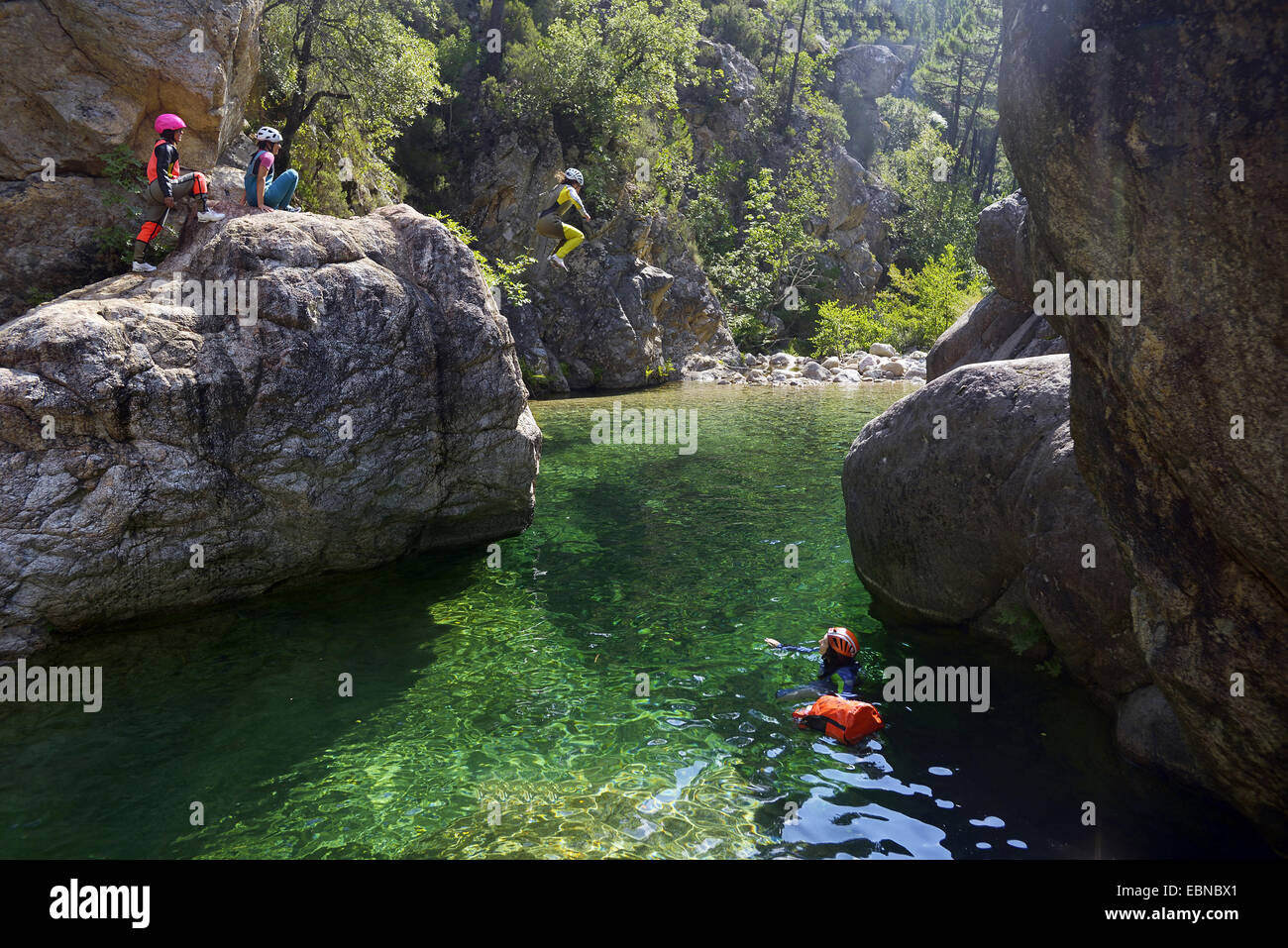 Canyoning im Fumicelli Fluss, Frankreich, Korsika, Bavella Stockfoto