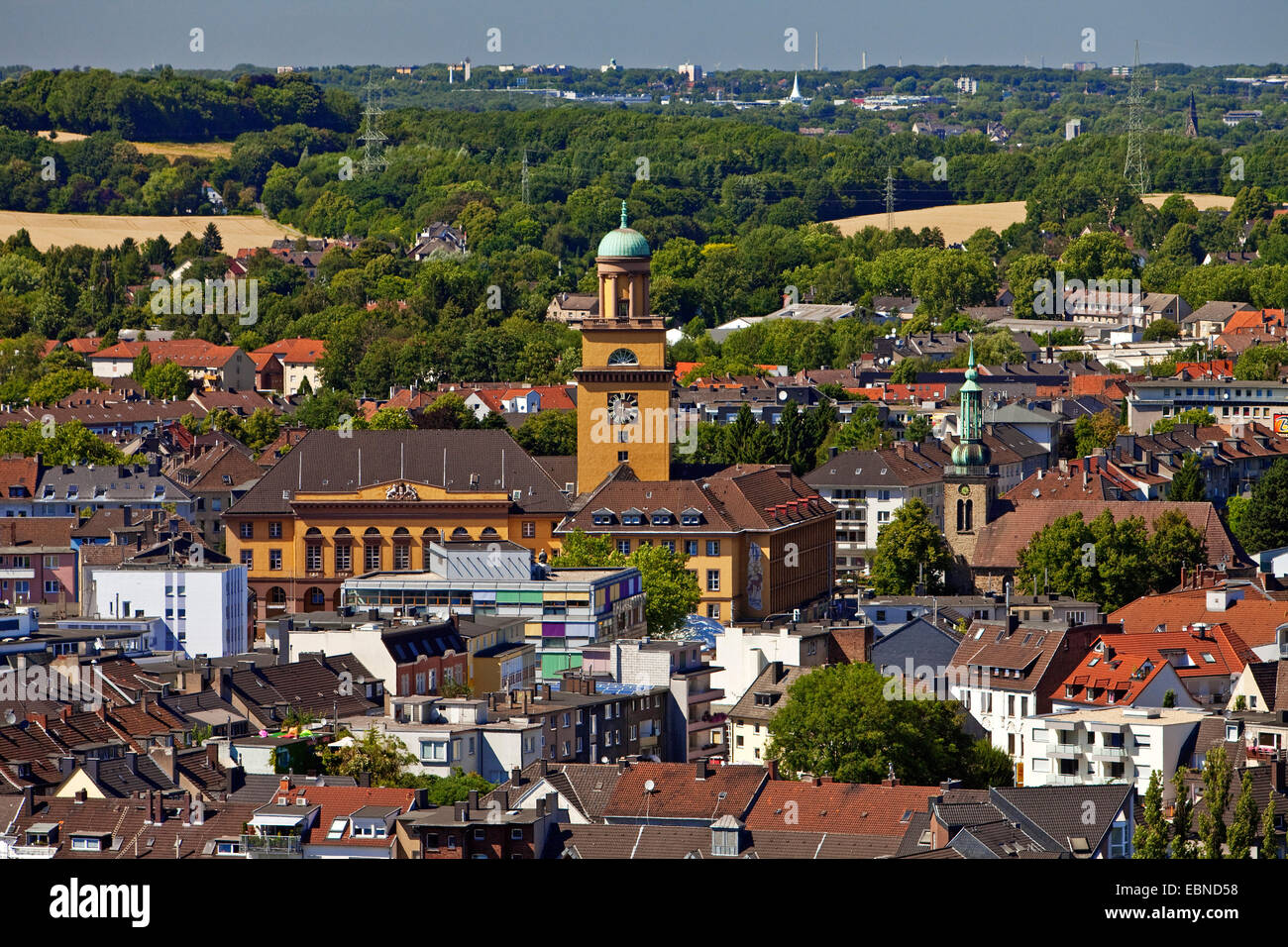 Blick vom Helenenturm in die Stadt mit Rathaus und Johanniskirche, Deutschland, Nordrhein-Westfalen, Ruhrgebiet, Witten Stockfoto