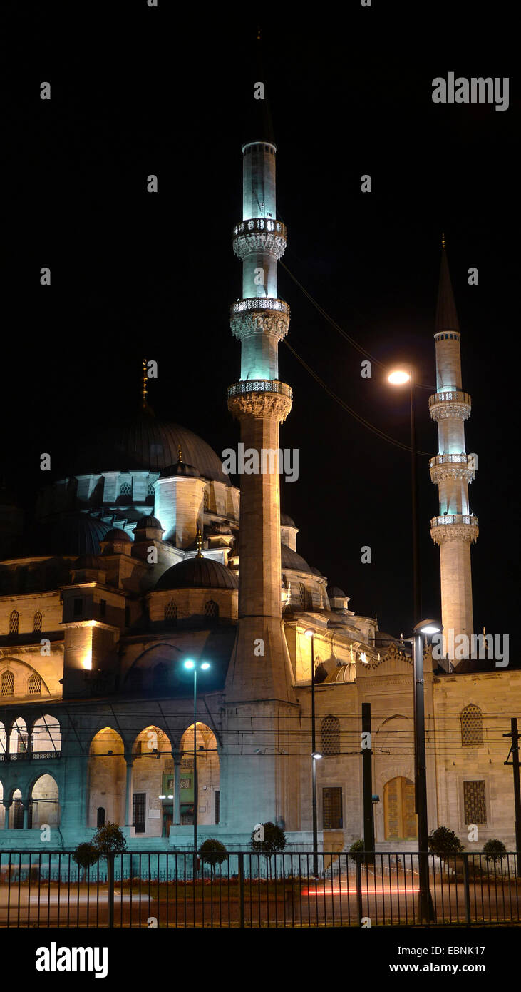 Neue Moschee, Yeni Cami bei Nacht, Türkei, Istanbul Stockfoto