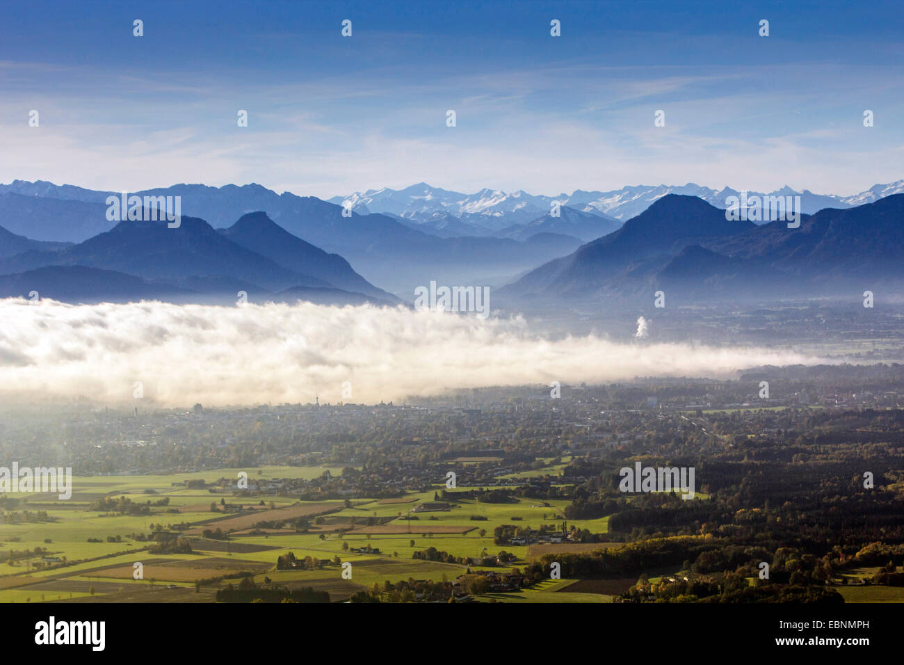 Blick vom Freiburger Voralpen zum Inntal mit Hochnebel, Deutschland, Bayern Stockfoto