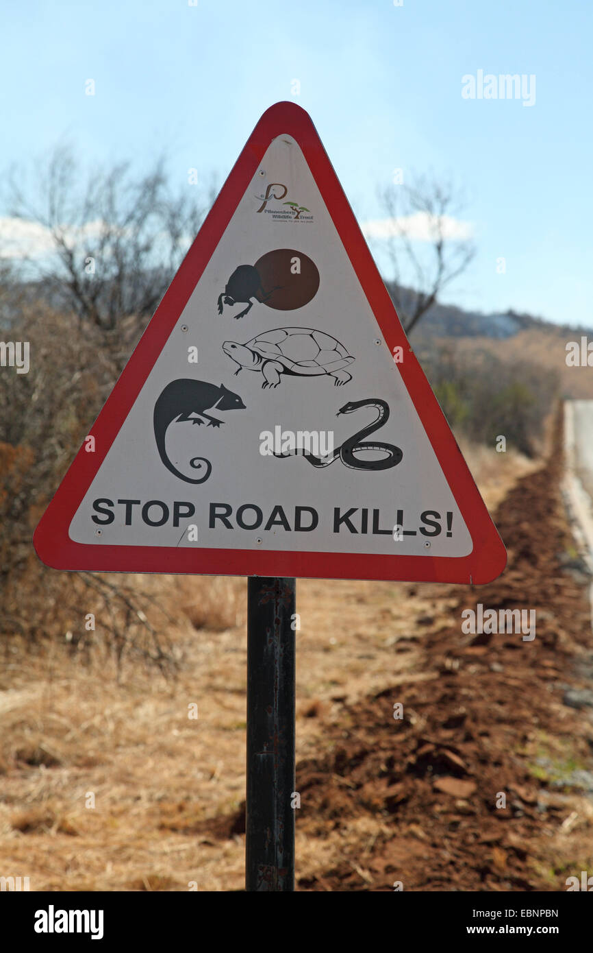 Warnschild "Stop Straße ist tödlich!", South Africa, Pilanesberg National Park Stockfoto