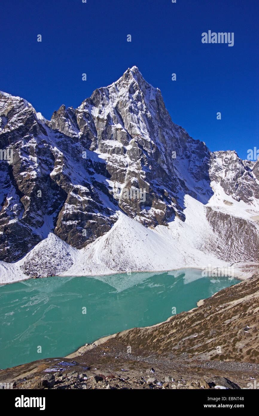 Cholatse hinter See Chola Tsho, Nepal, Himalaya, Khumbu Himal