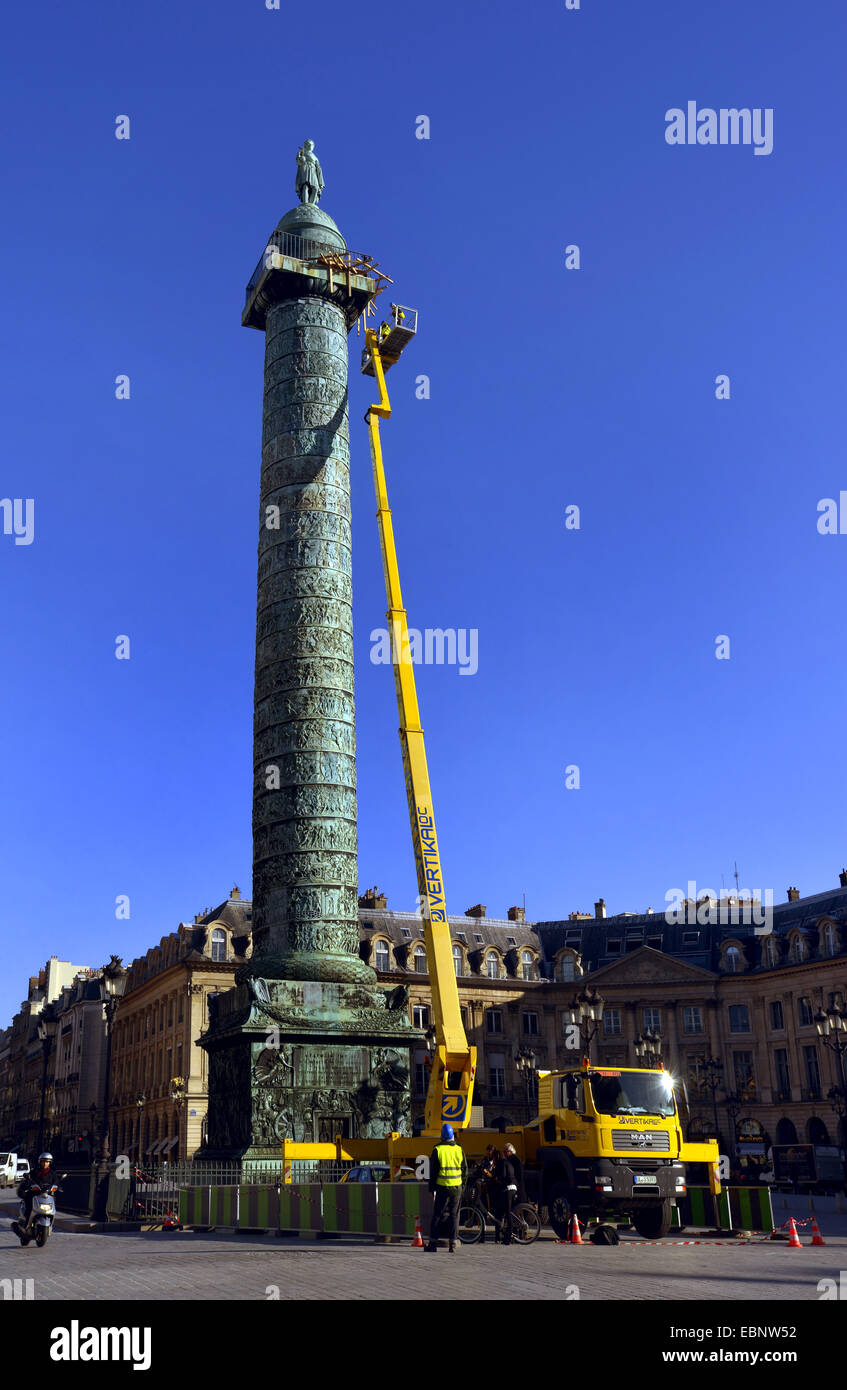 mobiler Kran an der Spalte Vendome, Frankreich, Paris Stockfoto