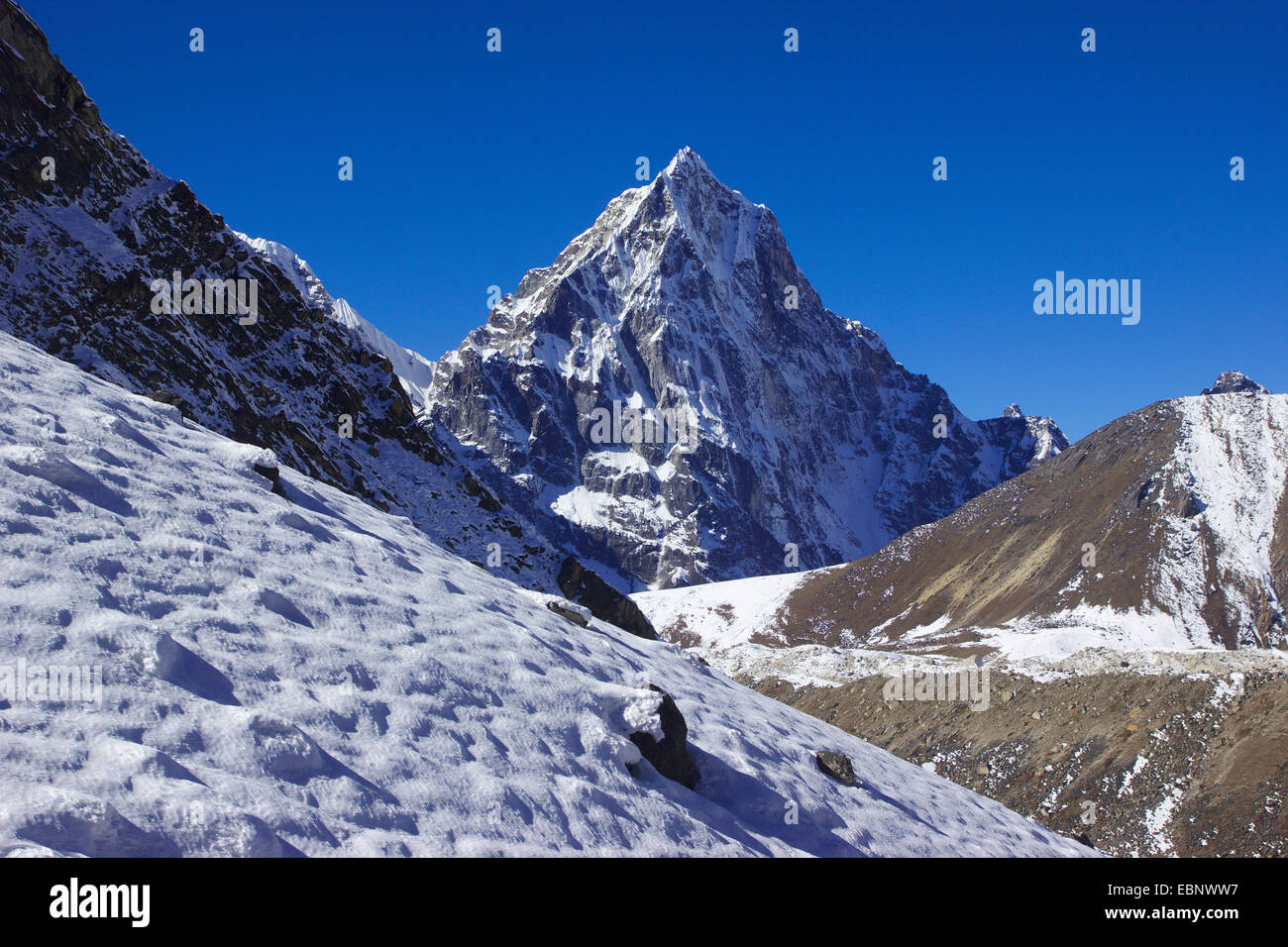 Blick vom Aufstieg zum Kongma La, Cholatse, Nepal, Himalaya, Khumbu Himal Stockfoto