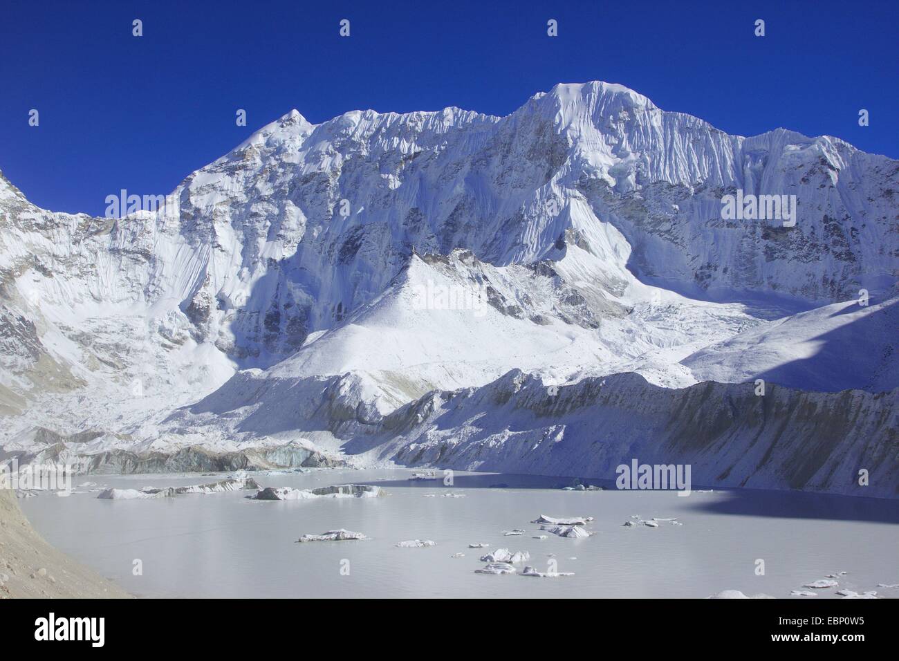 See Imja Tsho in der Nähe von Island Peak Base Camo und Baruntse, Nepal, Himalaya, Khumbu Himal Stockfoto