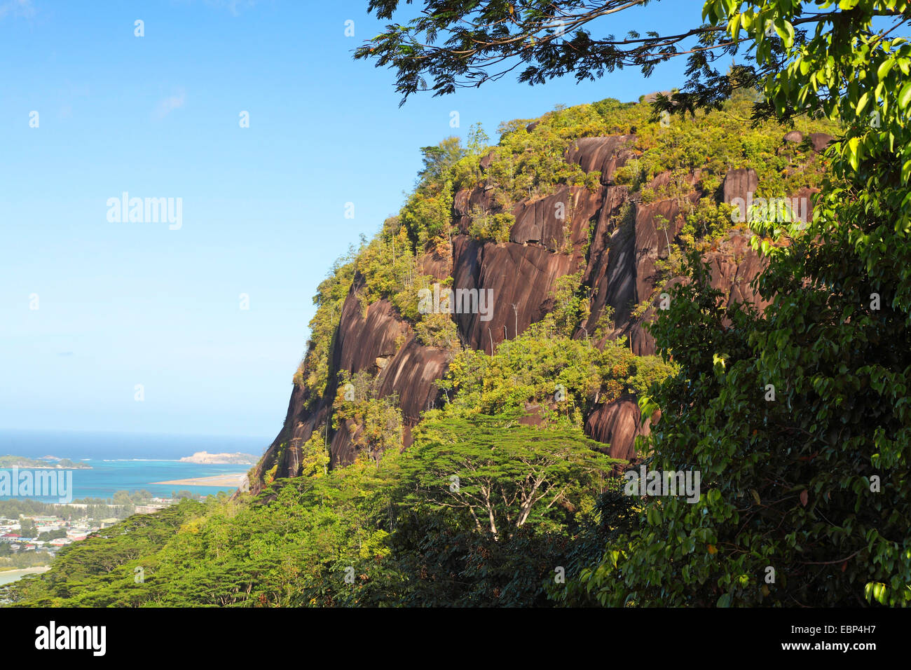Granitfelsen an der Ostküste, Seychellen, Mahe, Victoria Stockfoto