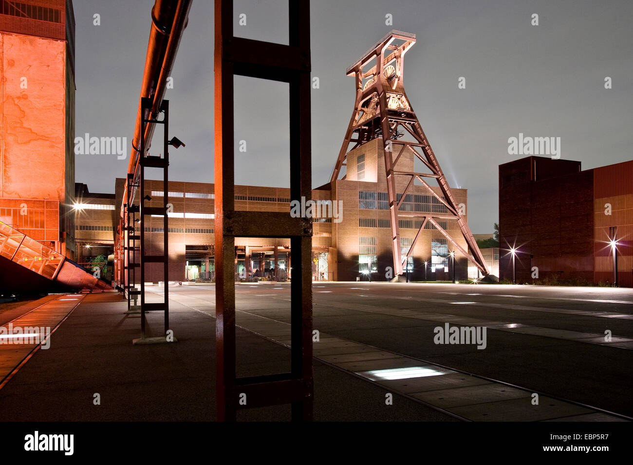 beleuchtete Zollverein Coal Mine Industriekomplex, Deutschland, Nordrhein-Westfalen, Ruhrgebiet, Essen Stockfoto
